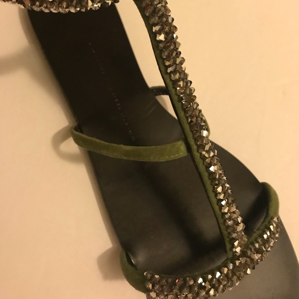 Giuseppe’s : NEW!!olive green suede, new !!